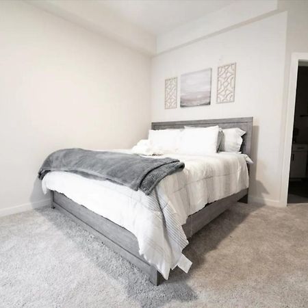 Luxury Apartment Wifi, Gym, Pool, Shops & Food! Unit 329 Charlotte Bagian luar foto