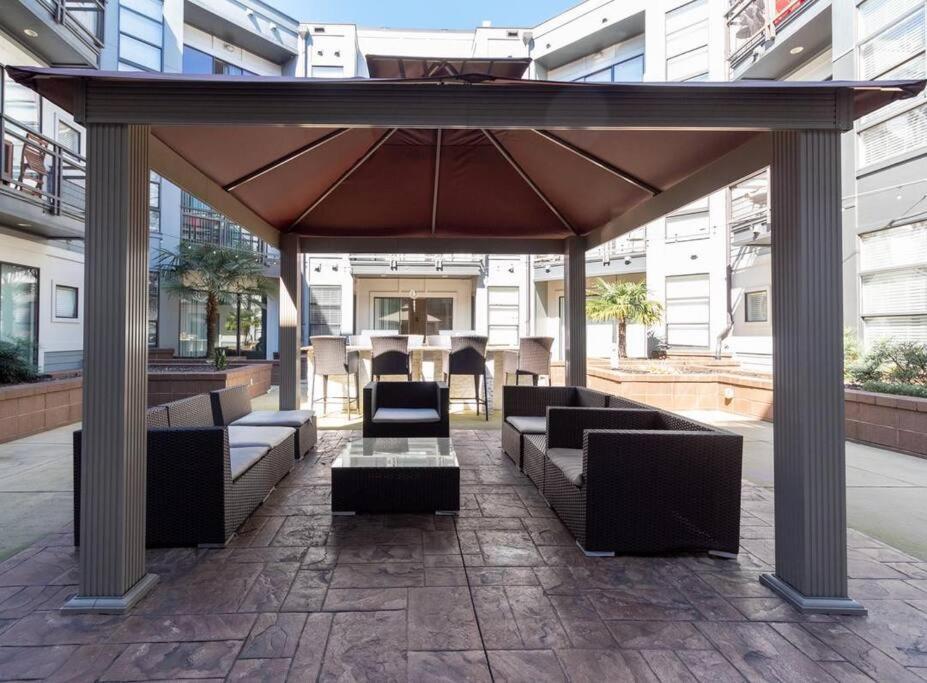Luxury Apartment Wifi, Gym, Pool, Shops & Food! Unit 329 Charlotte Bagian luar foto