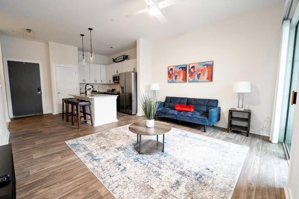 Luxury Apartment Wifi, Gym, Pool, Shops & Food! Unit 329 Charlotte Bagian luar foto
