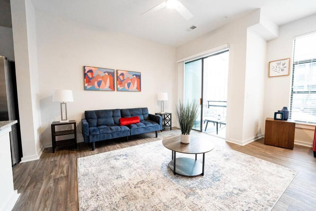 Luxury Apartment Wifi, Gym, Pool, Shops & Food! Unit 329 Charlotte Bagian luar foto