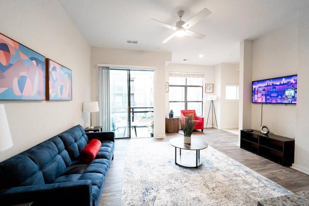 Luxury Apartment Wifi, Gym, Pool, Shops & Food! Unit 329 Charlotte Bagian luar foto